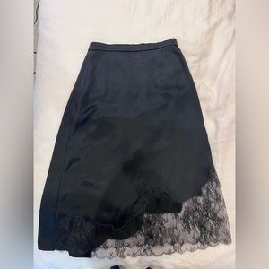 ARITZIA SILK SKIRT SIZE SMALL